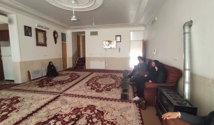 بازدید پرسنل اداره منابع طبیعی و آبخیزداری شهرستان مهریز از خانواده همکاران بازنشسته