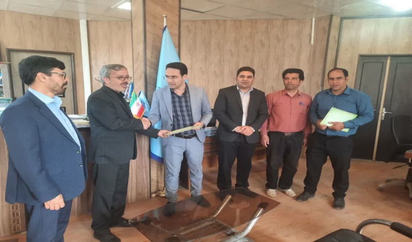 کشت نهال مثمر نارنج و گلابی توسط ریاست محترم دادگستری ،دادستان و کارکنان دادگستری شهرستان تفت