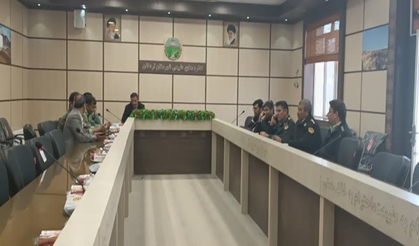 جلسه با فرماندهان نیروی انتظامی شهرستان اردکان به مناسبت چهارمین روز از هفته منابع طبیعی با شعار منابع طبیعی ، حفاظت و قانون