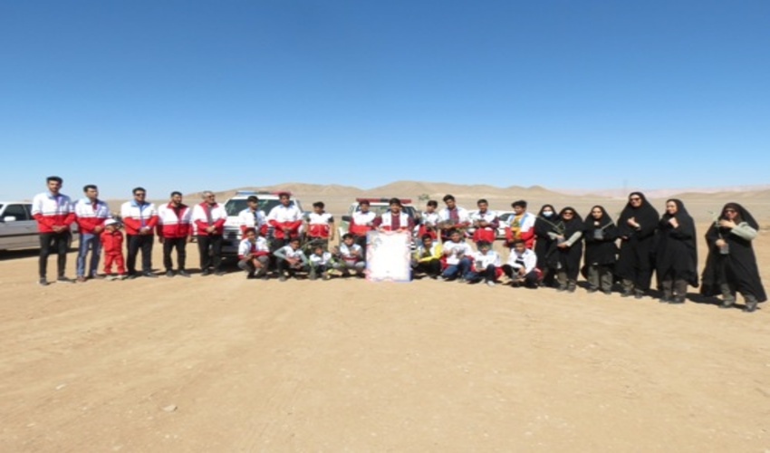 کاشت ۱۰۰ نهال زیتون در صدمین سالگرد تأسیس جمعیت هلال احمر بافق