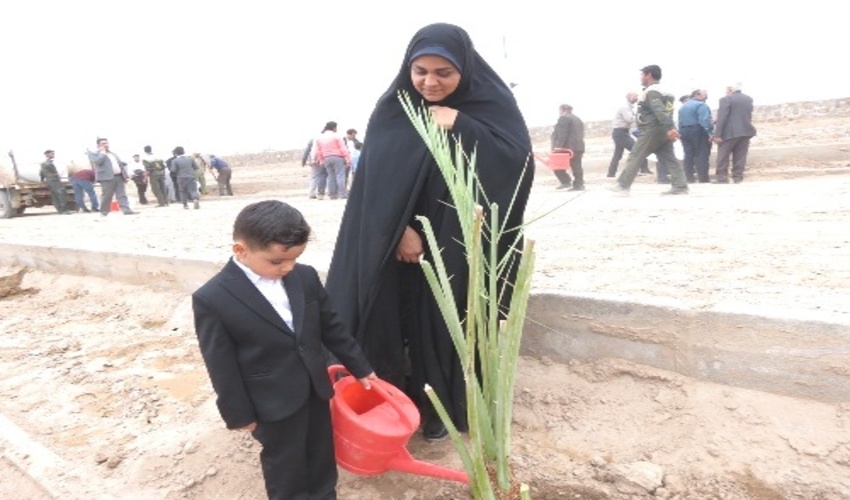 غرس نهال به ياد 258 شهيد شهرستان بافق