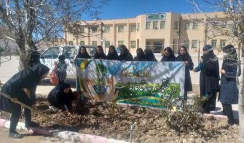 توزیع نهال رایگان در شهرستان خاتم 