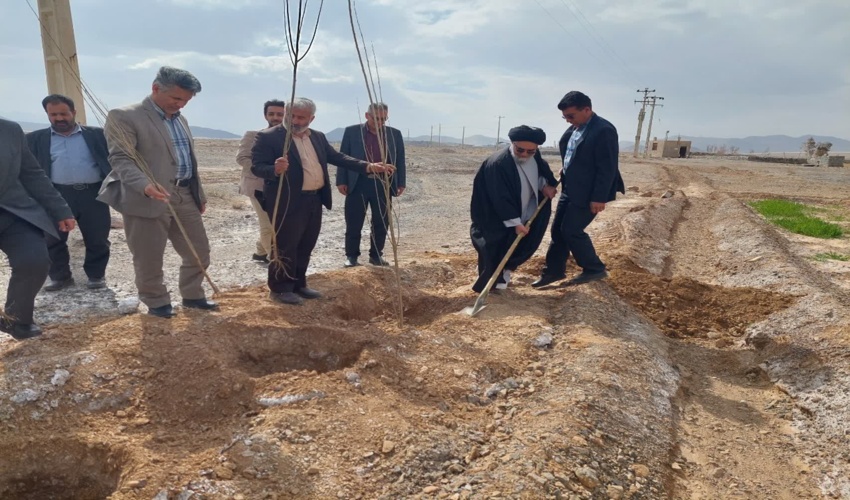 جشن درختکاری دراردوگاه دانش آموزی شهرستان ابرکوه