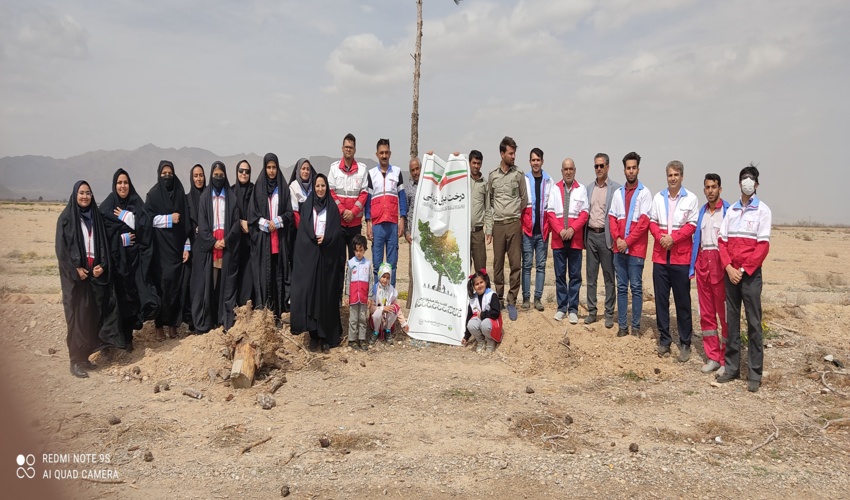 کاشت نهال درحاشیه جاده زندان  فراغه به مناسبت هفته منابع طبیعی شهرستان ابرکوه