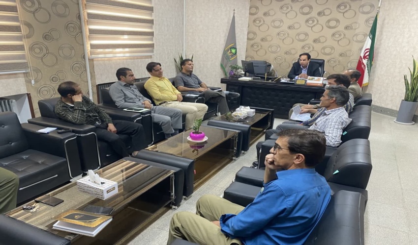 نشست رییس اداره منابع طبیعی و آبخیزداری شهرستان یزد با کارکنان اداره