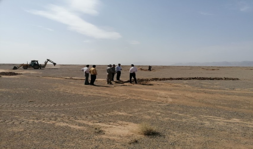 بازدید رئیس وکارشناسان ستادی اداره بیابان ازرونداجرای پروژه 3500 هکتاری نهالکاری حوزه غرب ابرکوه