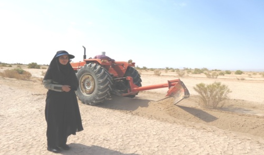 آماده سازي بستر كشت هاي سنواتي گودگوار شهرستان بافق براي آبياري