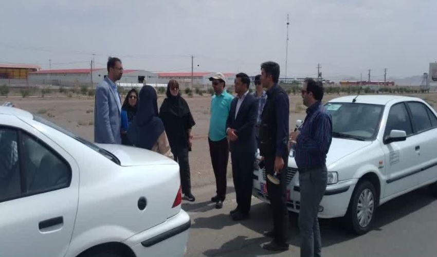 دبیرطرحهای مشارکت مردمی اداره کل منابع طبیعی استان ، رئیس اداره منابع طبیعی وآبخیزداری شهرستان مهریز ازمحدوده های پیشنهادی جهت اجرای طرح نیروگاه خورشی