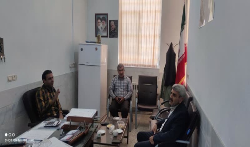 بازدید معاون عمرانی فرماندار خاتم و بخشدار چاهک از اداره منابع طبیعی و آبخیزداری شهرستان خاتم