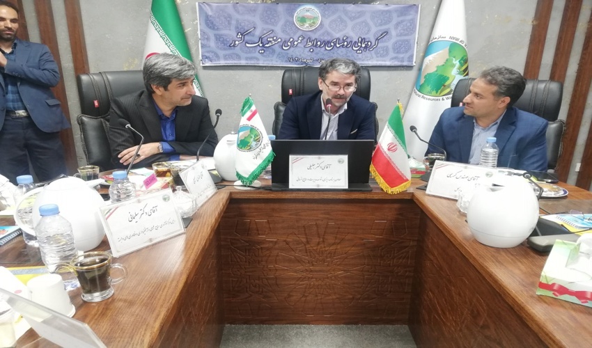 به جایگاه روابط عمومی ها نگاه مترقی تری نسبت  باید داشت