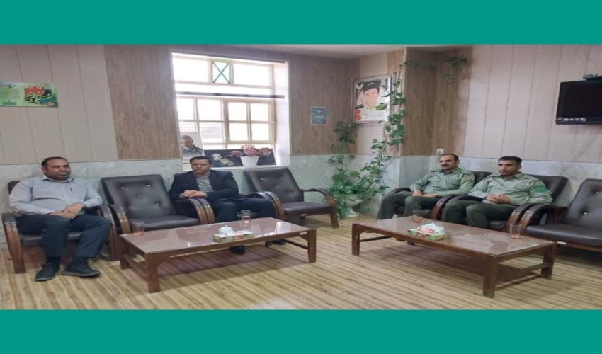 رئیس اداره منابع طبیعی وابخیزداری شهرستان مهریز به اتفاق فرمانده پاسگاه ویژه منابع طبیعی و نیروهای یگان حفاظت دیدار وگفتگو کردند .