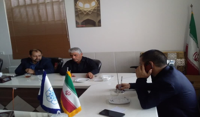 دیدار رئیس  اداره منابع طبیعی و آبخیزداری شهرستان اشکذر با شهردار شهرستان در خصوص نهالستان اداره در راستای طرح مردمی کاشت یک میلیارد درخت 