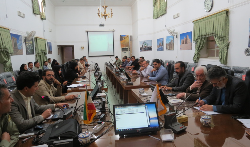 تشکیل جلسه با موضوع" استفاده از ظرفیت همیاران طبیعت  در مدیریت اطفا حریق" در محل فرمانداری شهرستان میبد 