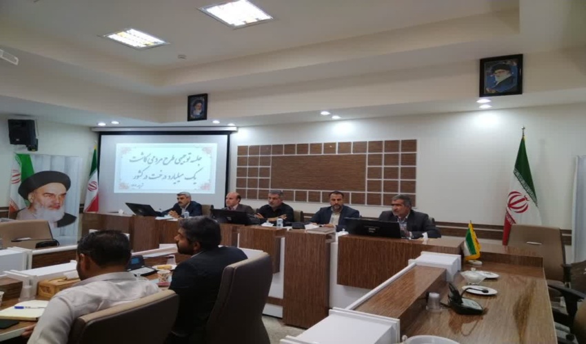 در سفر یک روزه رئیس اداره آموزش و ترویج اداره کل منابع طبیعی و آبخیزداری استان به شهرستان خاتم در راستای طرح مردمی کاشت یک میلیارد درخت صورت گرفت