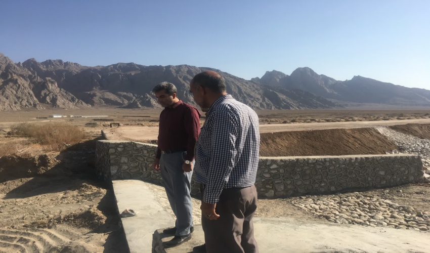 بازدید میدانی رئیس اداره منابع طبیعی و آبخیزداری شهرستان مهریز به همراه معاون فرماندار و بخشدار مرکزی از مناطق مستعد سیل گیری
