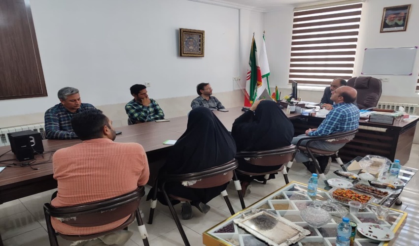 حضور معاونت فنی و رئیس آموزش و ترویج اداره کل در جمع همکاران اداره منابع طبیعی و آبخیزداری شهرستان بهاباد