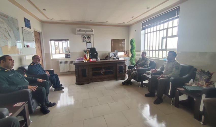 تجلیل از فرمانده و کارکنان فرماندهی انتظامی شهرستان مهریز به مناسبت هفته نیروی انتظامی 