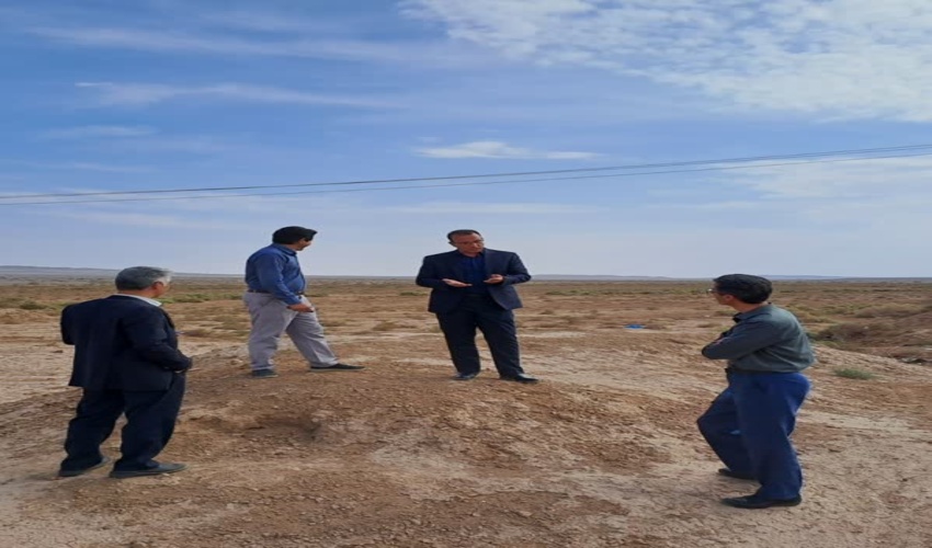 بازدید معاونت عمرانی فرماندار ،رئیس بنیاد مسکن و رئیس اداره منابع طبیعی و آبخیزداری شهرستان اشکذر از خاکریز حفاظتی روستای حاجی آباد شهرستان اشکذر 