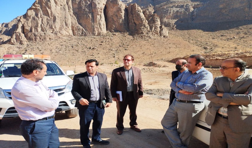 رؤسای ادرات حراست ، بازرسی و جنگل کاری به اتفاق کارشناسان مربوطه از محدوده اجرای تبصره کنجکوه شهرستان مهریز بازدید نمودند