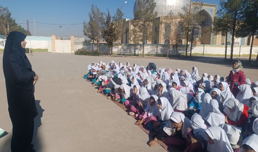 برگزاری دوره آموزشی اصول و مبانی منابع طبیعی در مدرسه ابتدایی فاطمه الزهرا مجومرد شهرستان اشکذر