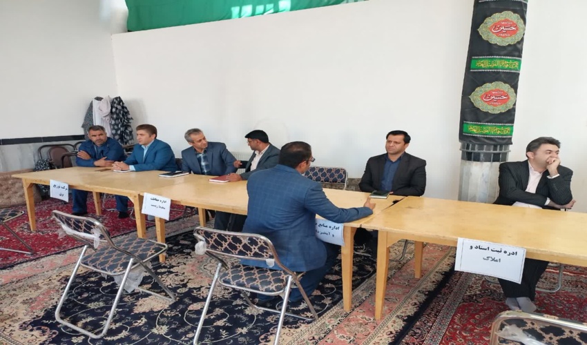 ملاقات مردمی رئیس منابع طبیعی و آبخیزداری شهرستان مهریز با مردم محترم دهستان بهادران