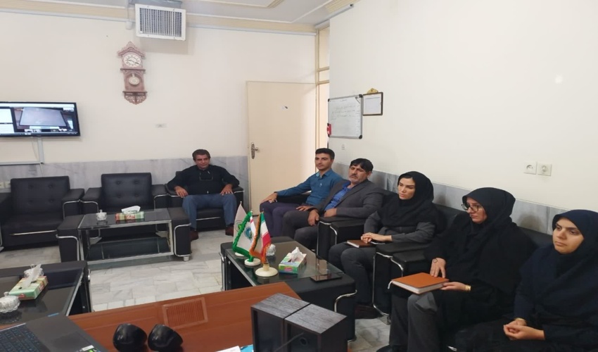 شرکت رئیس و کارکنان اداره منابع طبیعی و آبخیزداری شهرستان مهریز در دوره آموزشی مهارت ها و تكنيك هاي رانندگي تدافعي