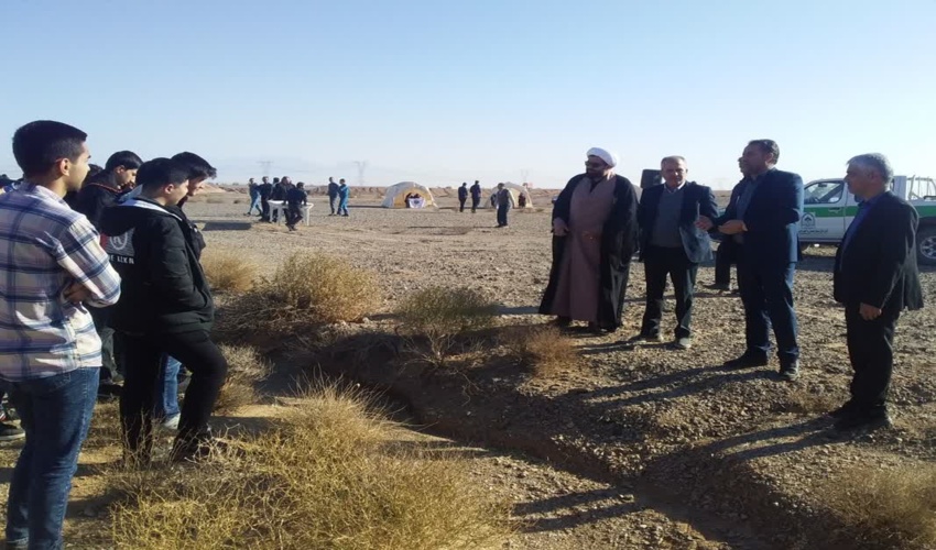 حضورجمعی از  دانش آموزان مدارس شهرستان اشکذر در مراسم آغاز کشت طرح مردمی کاشت یک میلیارد درخت و پویش جهانشهر دارالعباده یزد در شهرستان اشکذر