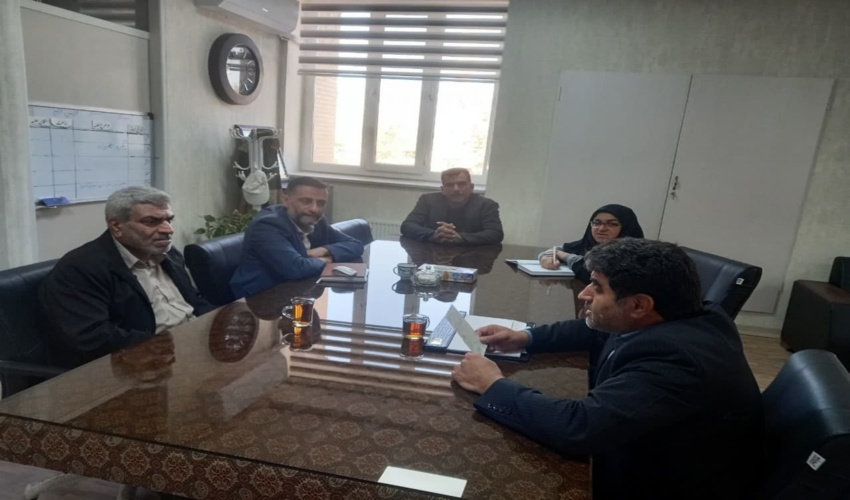 برگزاری جلسه بهره برداری با حضور کارشناسان بهره برداری در محل اداره منابع طبیعی و آبخیزداری شهرستان اردکان