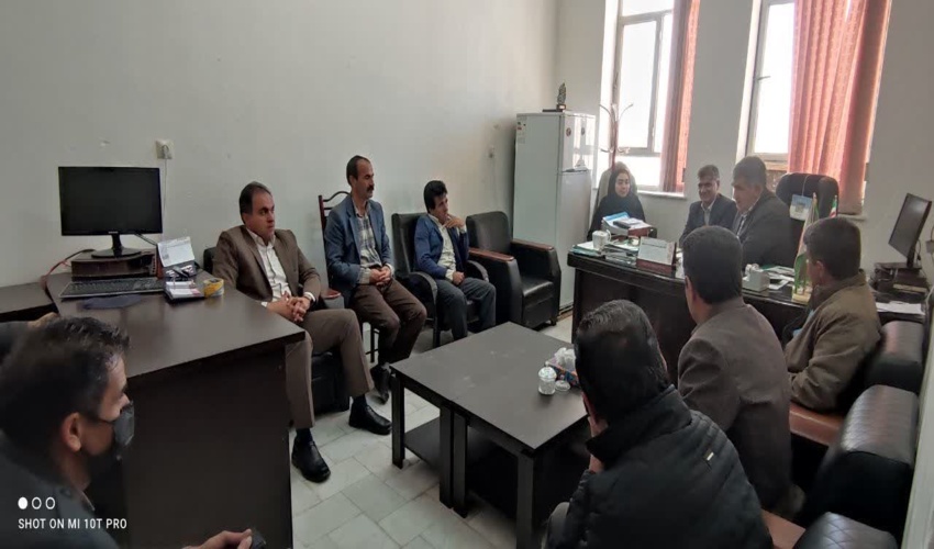 برگزاری جلسه شورای اداری اداره منابع طبیعی و آبخیزداری شهرستان خاتم