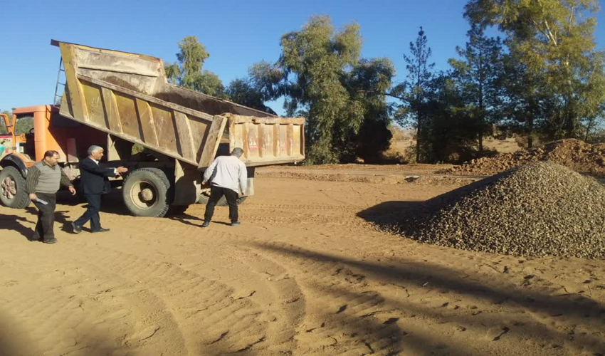 اماده سازی بستر کشت نهال گلدانی در نهالستان اداره منابع طبیعی و آبخیزداری شهرستان اشکذر