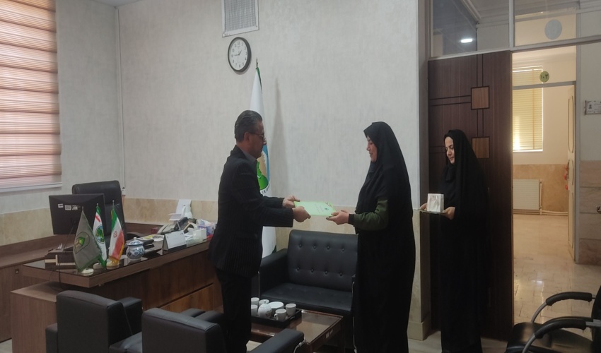 تجلیل ازبانوان کارمند اداره منابع طبیعی وآبخیزداری شهرستان ابرکوه