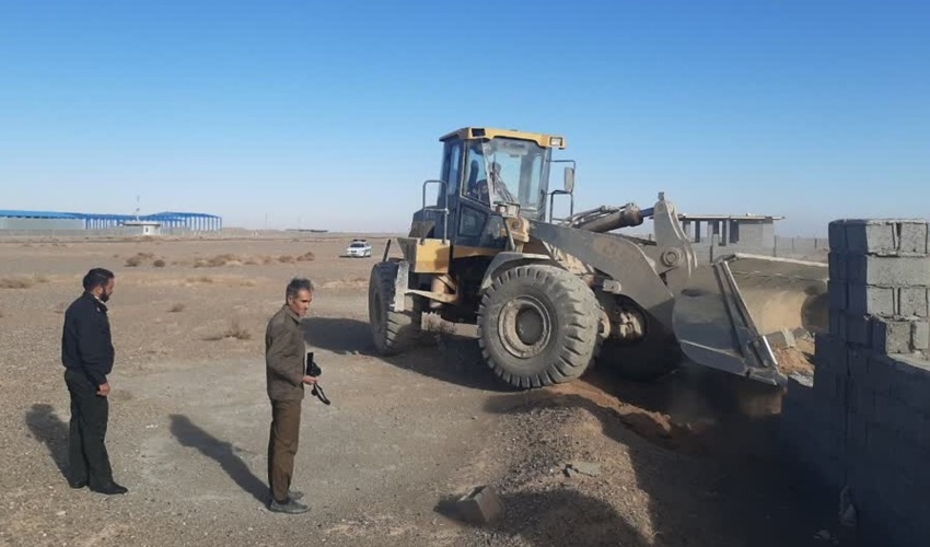 ۱۰ هکتار از اراضی ملی شهرستان خاتم رفع تصرف گردید