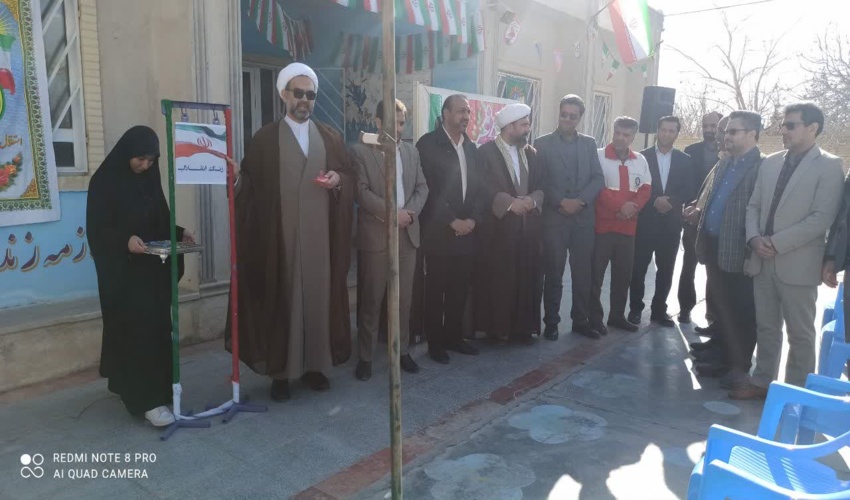 کاشت 45 اصله نهال در آستانه چهل و پنجمین سالروز پیروزی انقلاب شکوهمند اسلامی در مدارس شهرستان مهریز