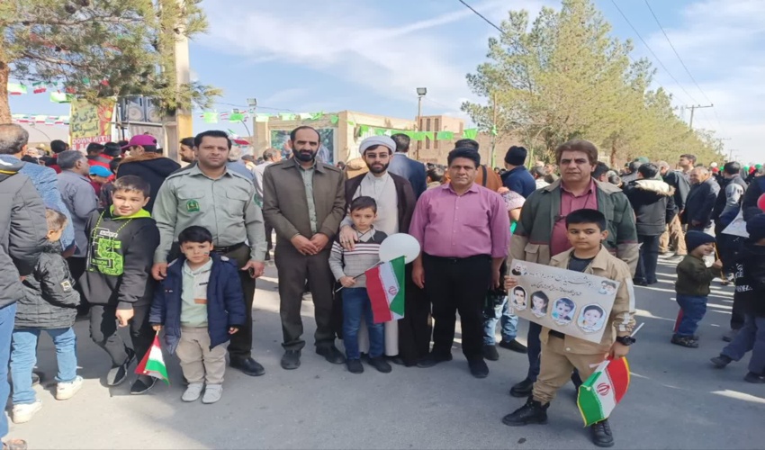 توزیع ۱۰۰۰ اصله نهال زیتون همزمان با چهل و پنجمین سالروز پیروزی انقلاب در شهرستان مهریز