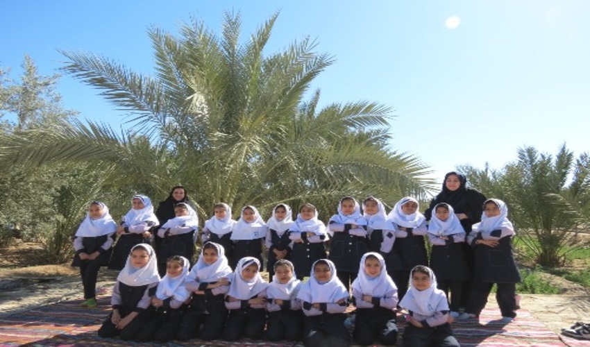 در راستای اجرای طرح شهید سید عنایت الله مرادی صورت گرفت: بازديد دانش آموزان مقطع دوم دبستان دخترانه سماء شهرستان بافق از اداره منابع طبيعي و آبخيزداري