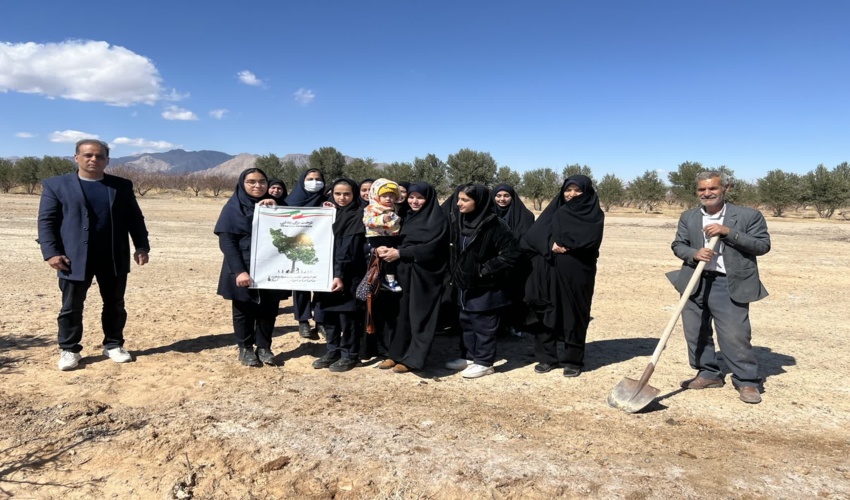 برگزاری پویش نهالکاری درراستای طرح مردمی کاشت یک میلیارددرخت درشهرستان ابرکوه