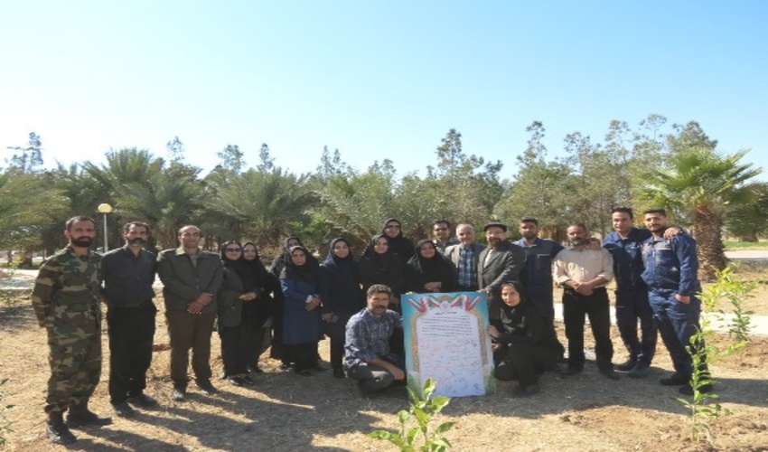 غرس نهال و امضای عهدنامه با طبیعت توسط کارکنان بیمارستان حضرت ولیعصر (عج) شهرستان بافق