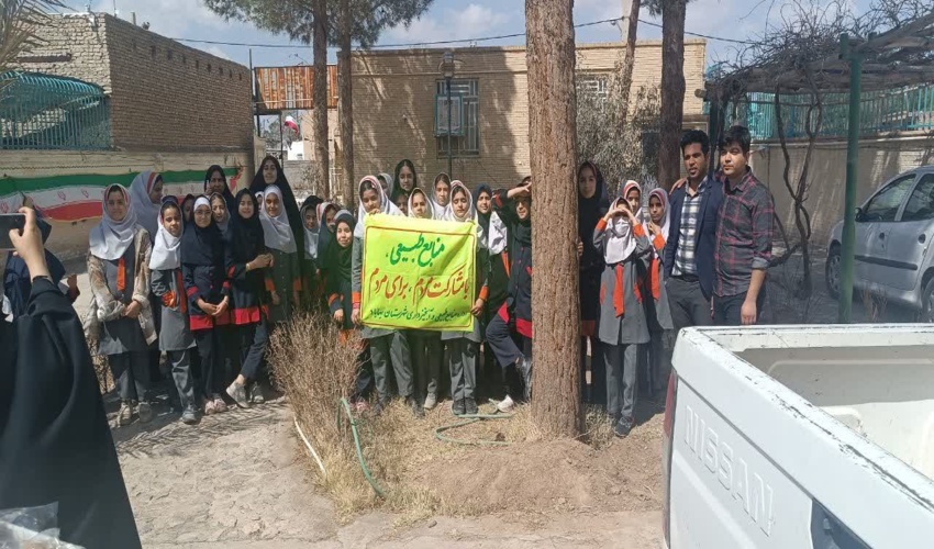 بازدید دانش آموزان مدرسه شاهد از اداره منابع طبیعی و آبخیزداری شهرستان بهاباد
