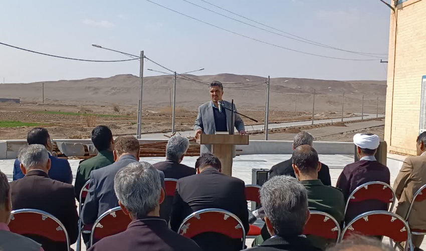 برگزاری مراسم جشن درختکاری به مناسبت آغاز هفته منابع طبیعی در روستای حاجی آباد شهرستان اشکذر