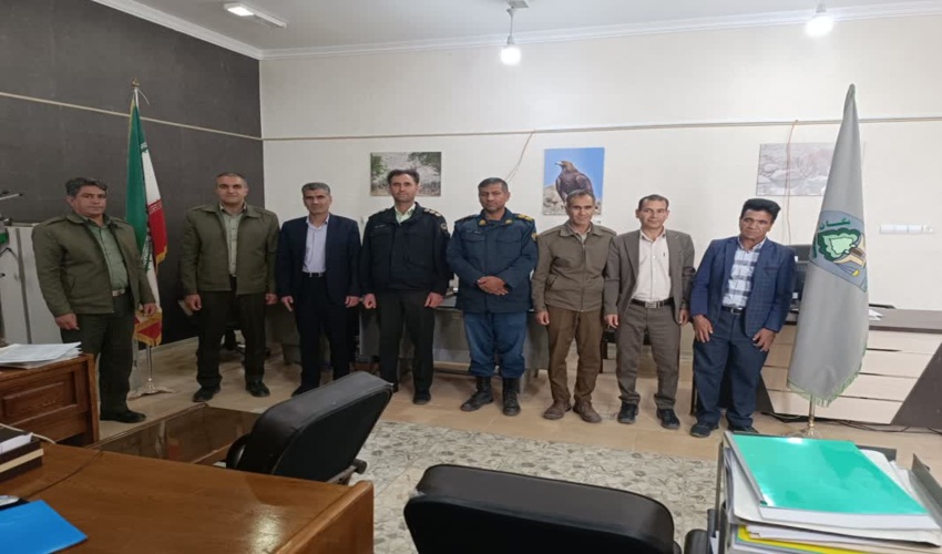حضور پرسنل نیروی انتظامی شهرستان خاتم در اداره منابع طبیعی و آبخیزداری به مناسبت گرامیداشت هفته منابع طبیعی