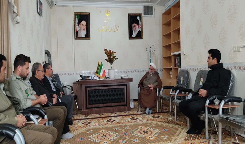 دیدارپرسنل اداره منابع طبیعی وآبخیزداری بانماینده ولی فقیه درشهرستان ابرکوه