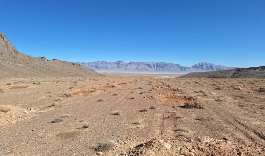 آبگیری پروژه های ذخیره نزولات شهرستان مهریز