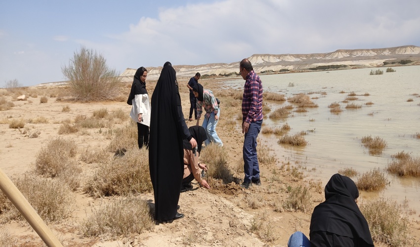 برگزاری مراسم روززمین پاک در محل سدکاسه رود شهرستان ابرکوه