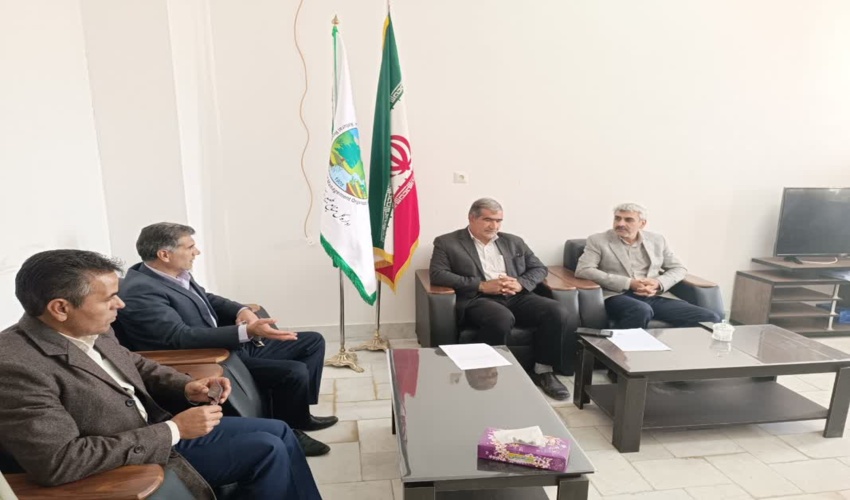 دیدار بخشدار بخش چاهک با رئیس اداره منابع طبیعی و آبخیزداری شهرستان خاتم