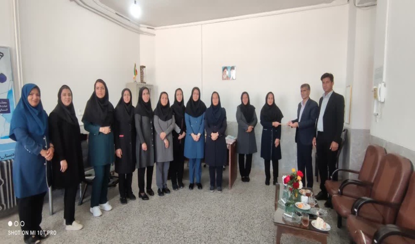 تجلیل از مقام شامخ معلم توسط اداره منابع طبیعی و آبخیزداری شهرستان خاتم