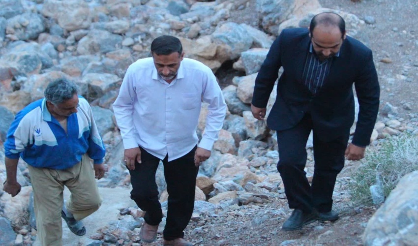 بازدید ریس اداره منابع طبیعی و آبخیزداری شهرستان اردکان از سد روستای سنگرد بخش خرانق 