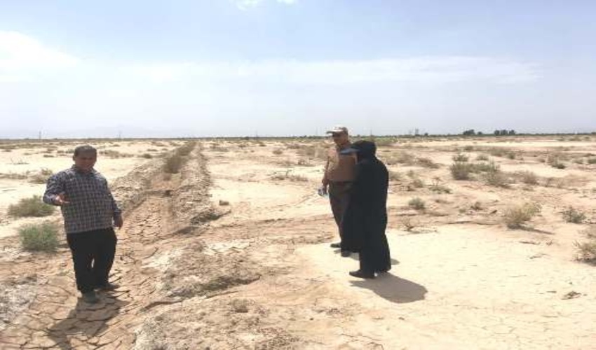 تحویل زمین (کارگاه) به پیمانکار جهت اجرای عملیات آبياري 595 هكتار از كشت هاي سنواتي گودگوار بافق