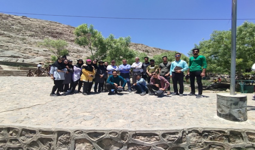 بازدید دانشجویان دانشگاه شهرکرد و دانشگاه یزد از سازه های آبخیرداری شهرستان مهریز