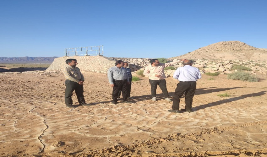 بازدید رئیس و کارشناسان اداره منابع طبیعی و آبخیزداری شهرستان بهاباد از بند خاکی سفیدونی 