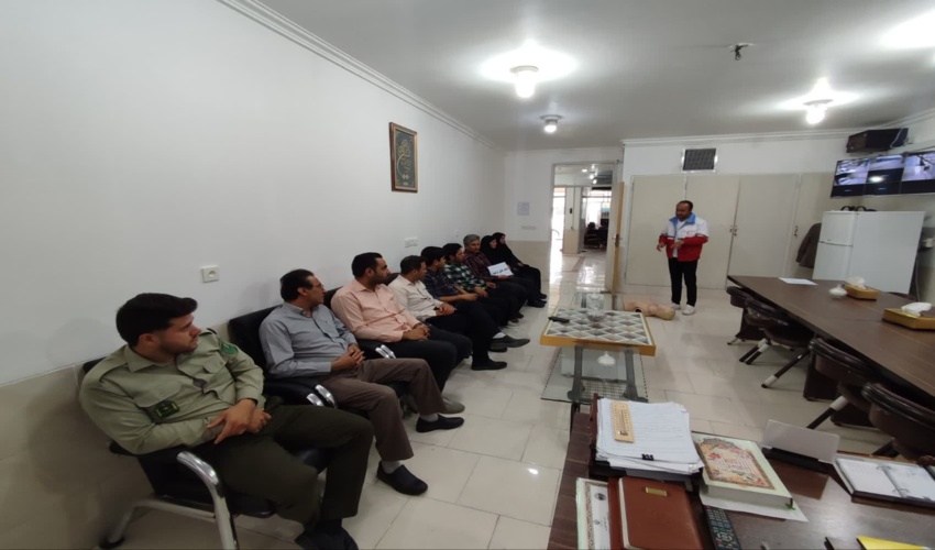 برگزاری کلاس آموزشی کمک های اولیه توسط جمعیت هلال احمر شهرستان بهاباد 